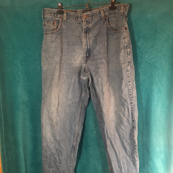 Distressed denim Levi jeans - Picture 2 of 7